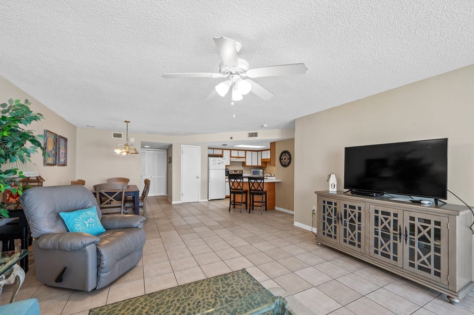 Large open floor plan offers plenty of comfortable seating complete with a Sofa Sleeper.