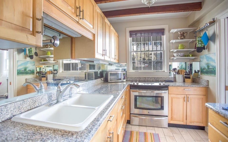 Garden level guests have their own fully-equipped kitchen with stainless steel appliances.