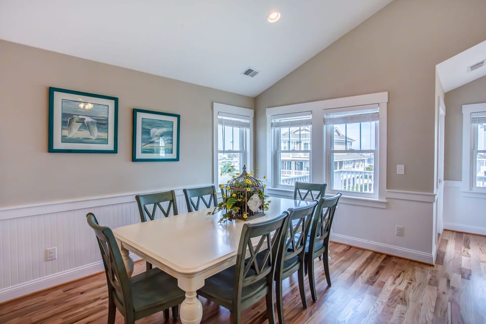 Dining Area - Top Level