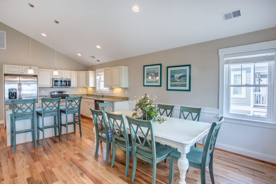 Dining Area - Top Level