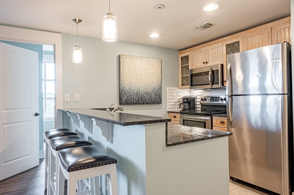 Kitchen with Breakfast Bar