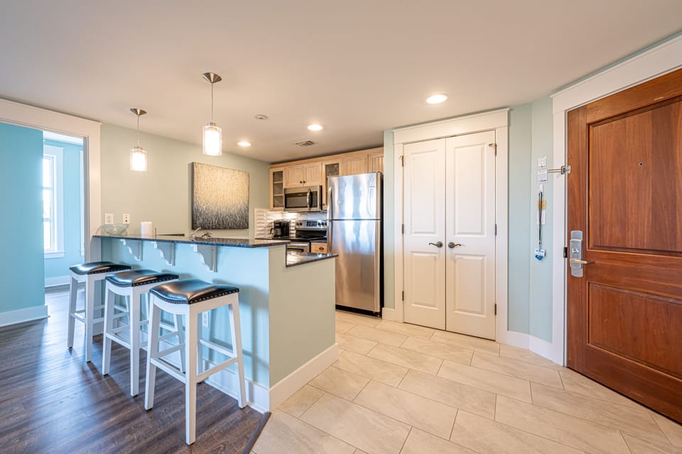Kitchen with Breakfast Bar
