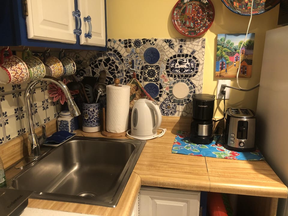 Kitchenette area. Sink, coffee maker, toaster, water kettle.