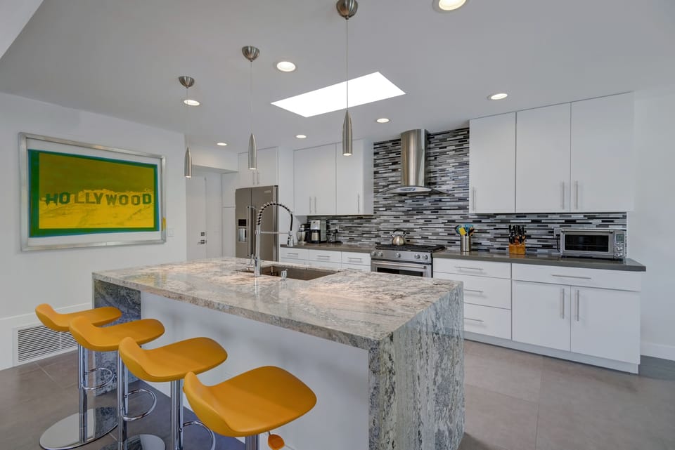 K0032 - 08 - KITCHEN.jpg