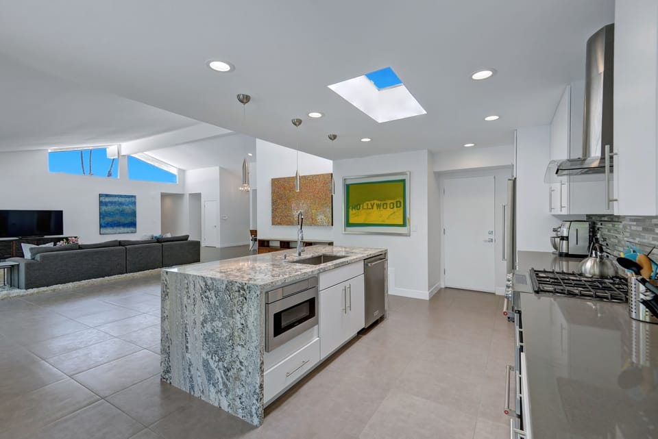 K0032 - 07 - KITCHEN REVERSE.jpg