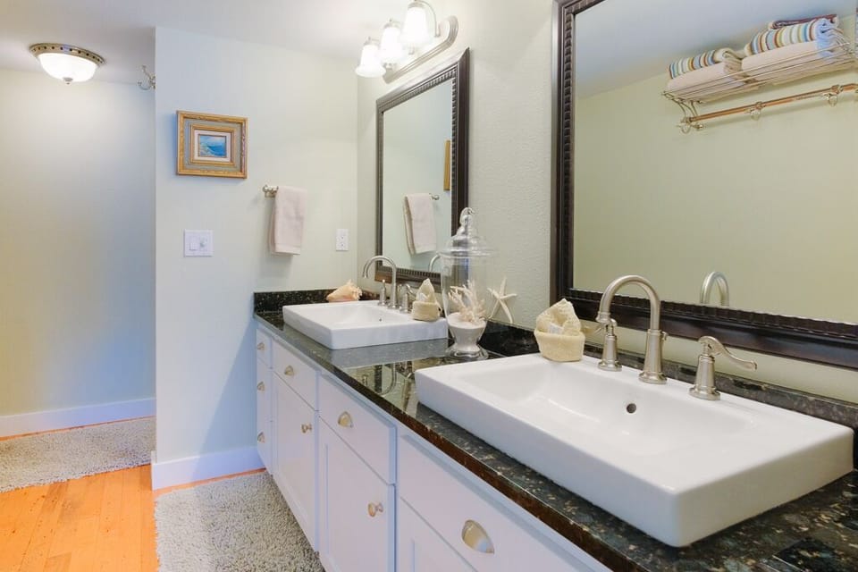 King master bathroom - raised double sinks