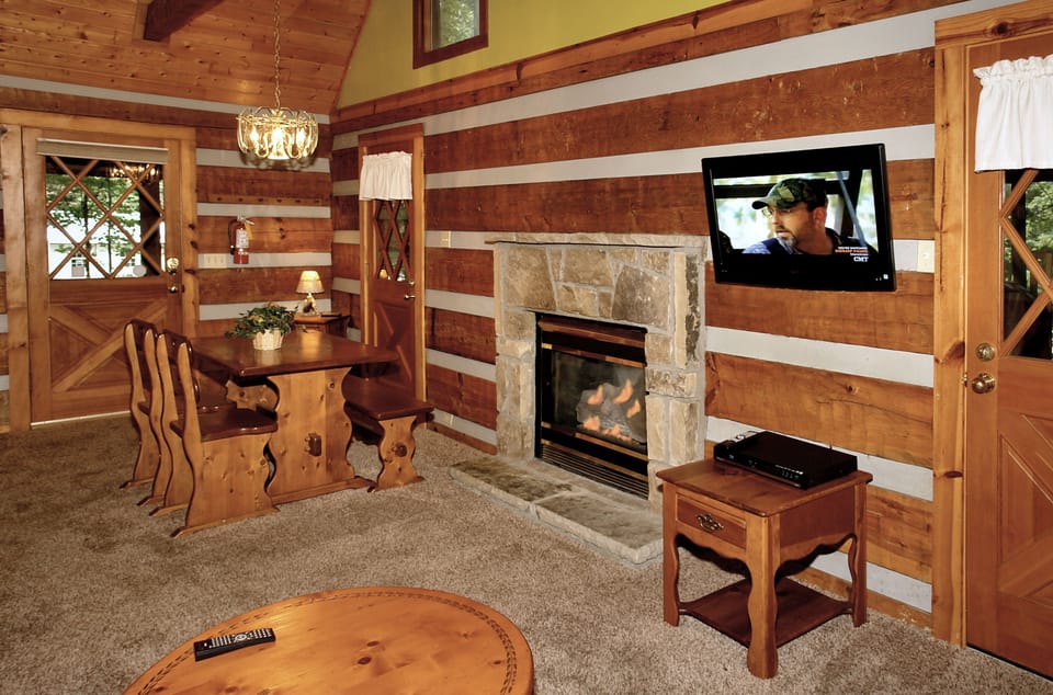 Parkside Party #1676- Living Room with Fireplace & Flat Screen T