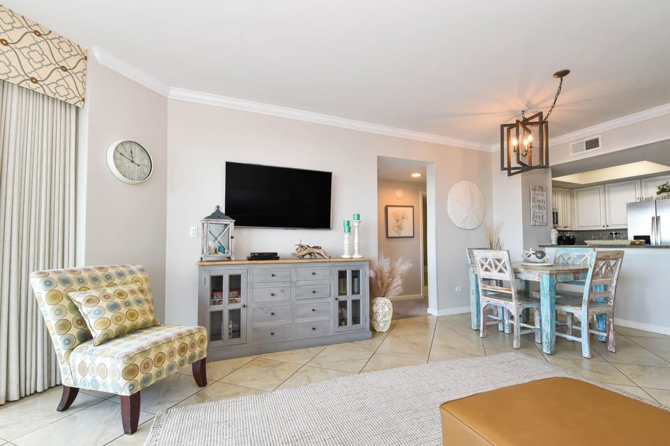 Silver Shells St. Croix 605 - Living Area with Flat Screen TV
