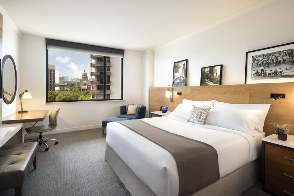 Standard Room, 1 King Bed | Premium bedding, in-room safe, desk, laptop workspace