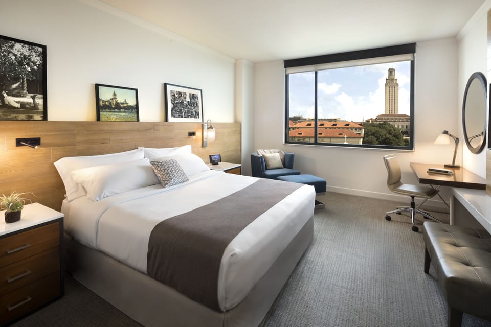 Standard Room, 1 King Bed (University View) | Premium bedding, in-room safe, desk, laptop workspace