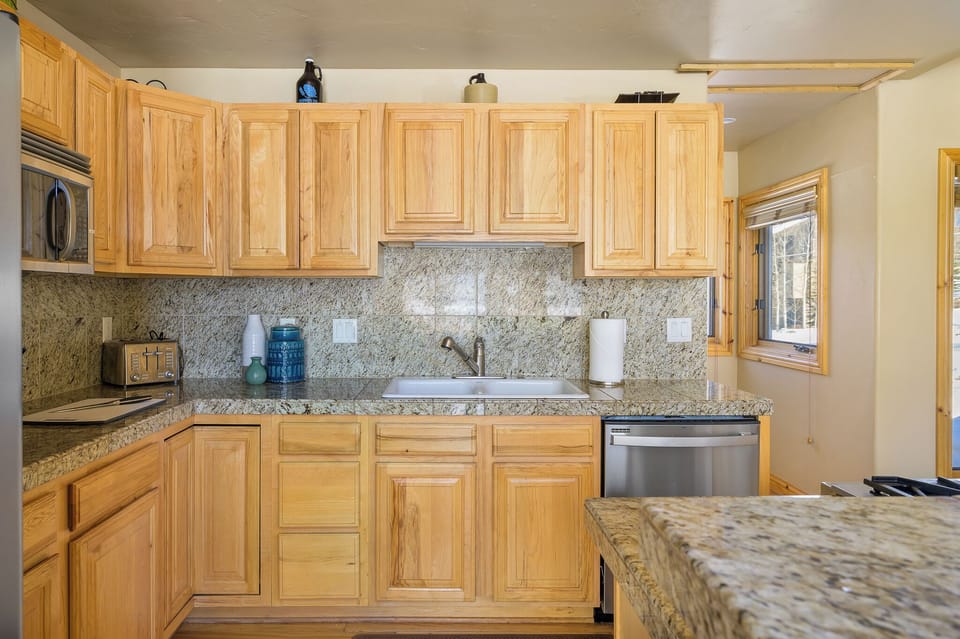 Tons of counter space for the chef in your group