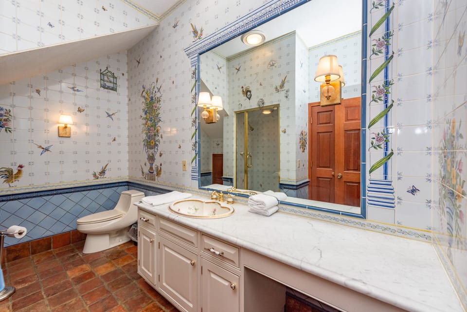 Shared Bath on Main Level