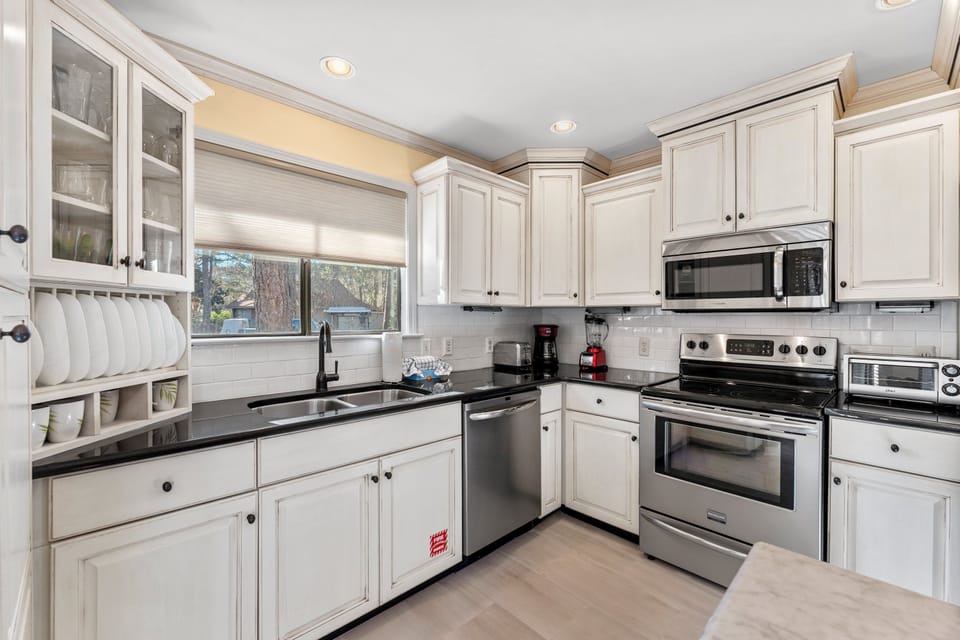 Kitchen with Breakfast Bar