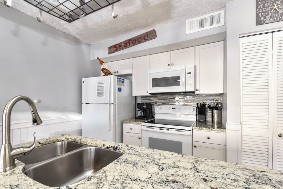 Blue Surf 21 - Fully Equipped Kitchen