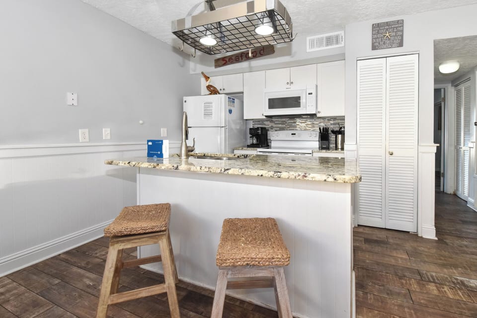 Blue Surf 21 - Kitchen
