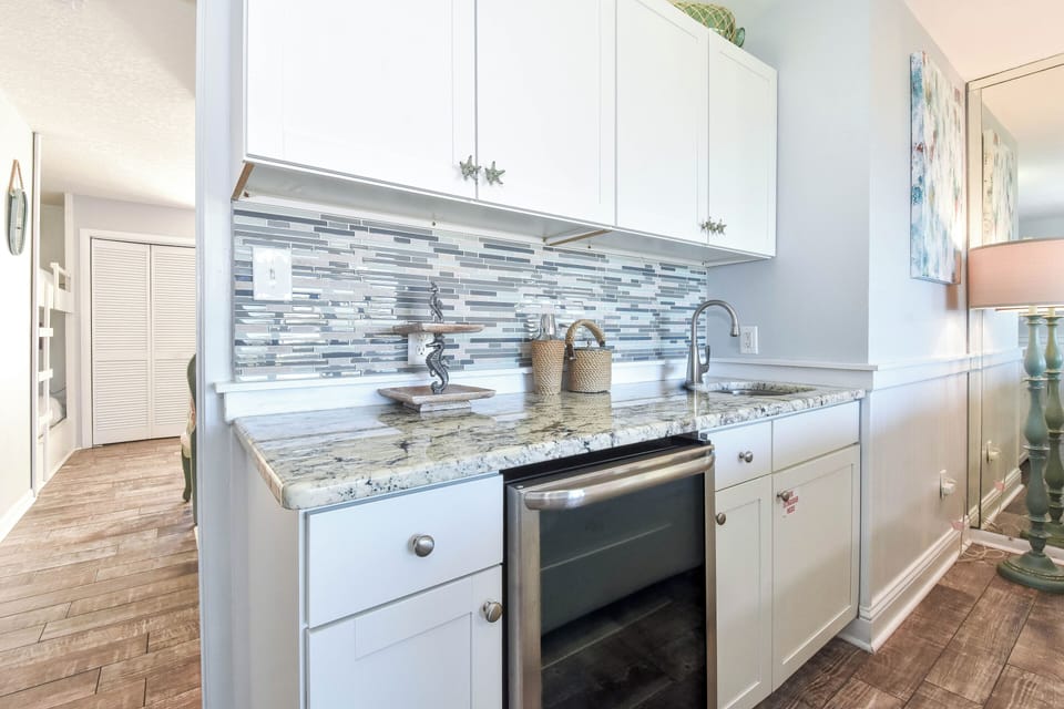 Blue Surf 21 - Wet Bar