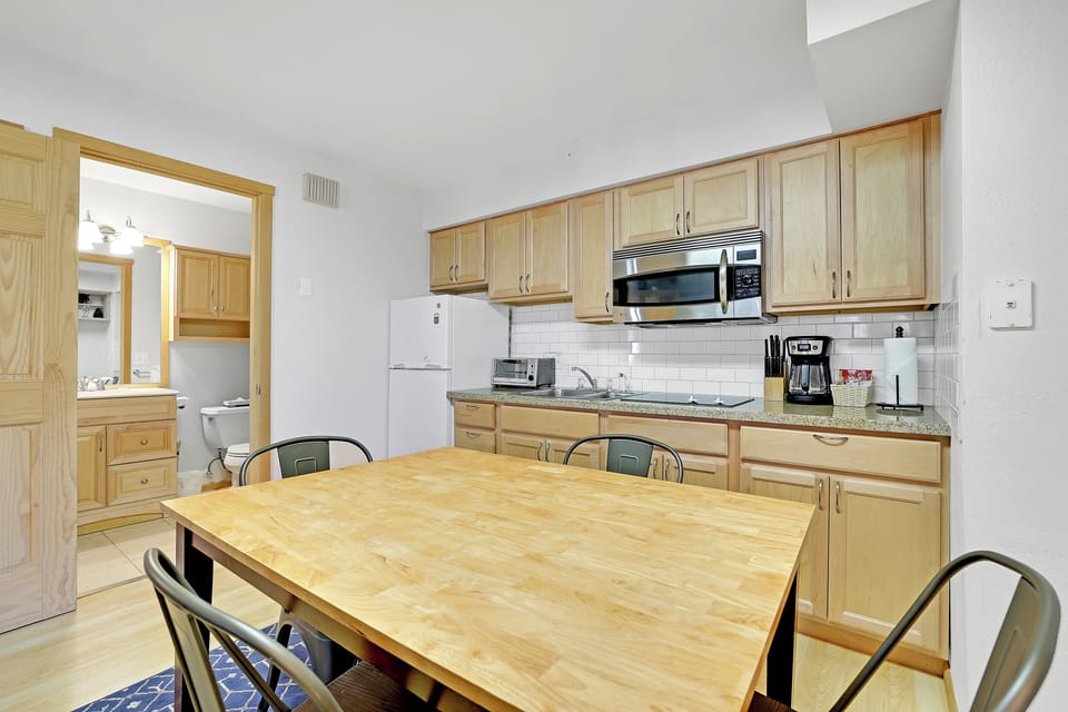 Kitchen/Dining area