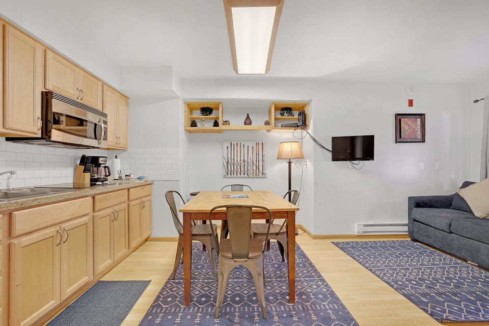 Kitchen/Dining area