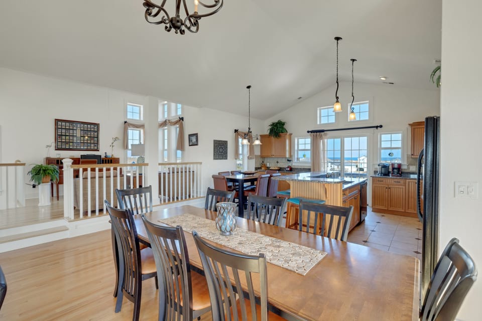 Dining Area (1) - Top Level