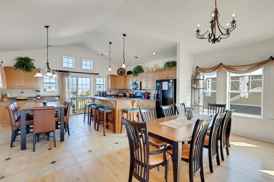 Dining Area (1) - Top Level