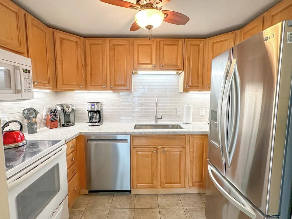 This recently remodeled kitchen is perfect for meal preparation and dining in!