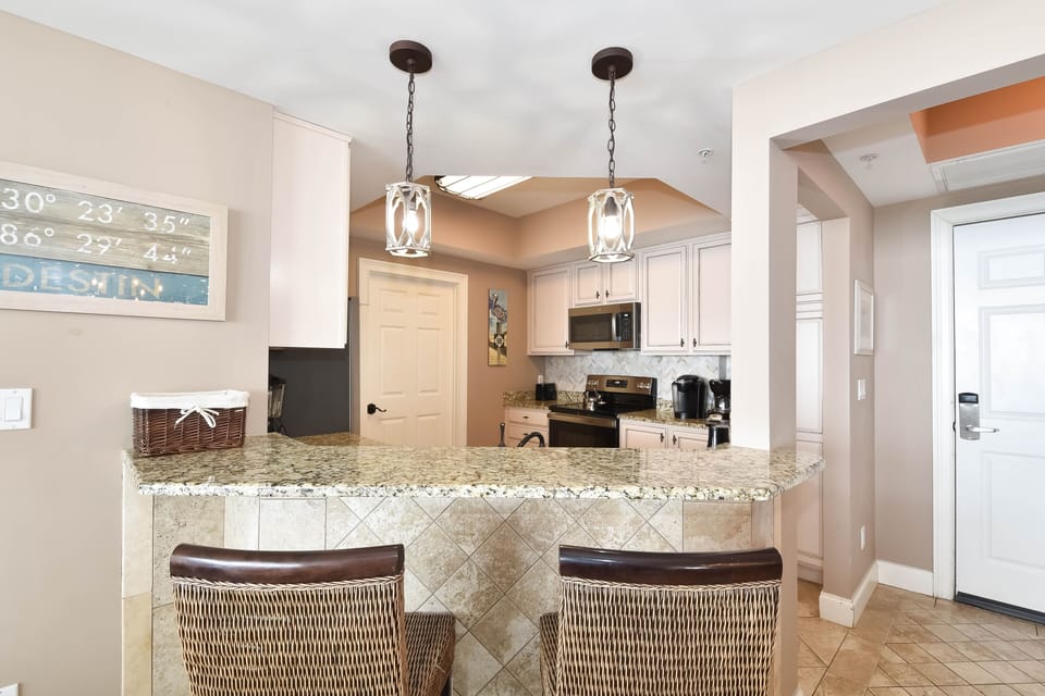 Silver Beach Towers East 1005 - Breakfast Bar