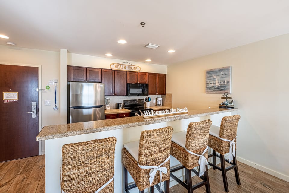 Kitchen with Breakfast Bar