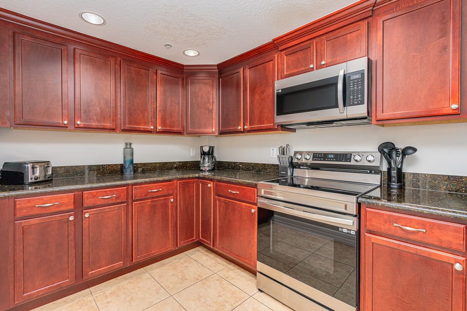 Fully Stocked Kitchen