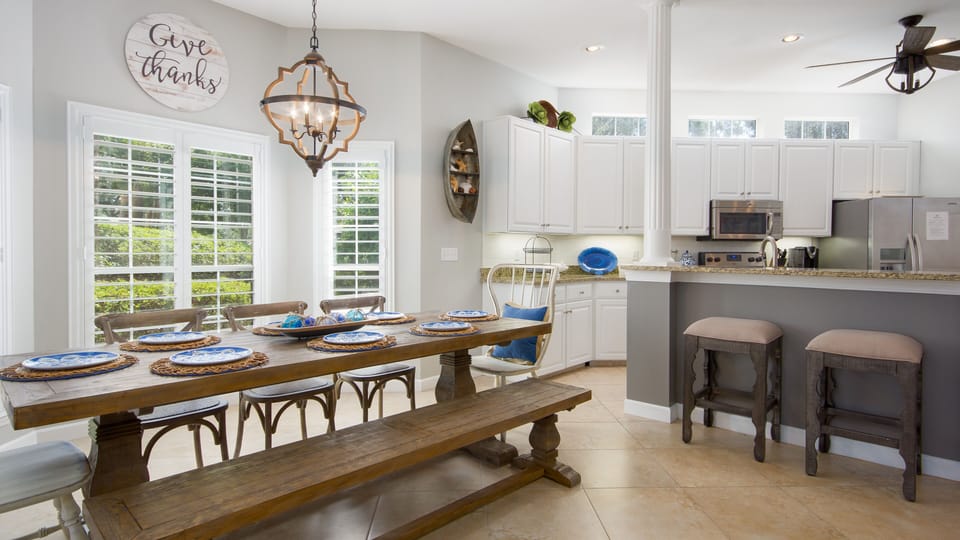 Dining and Breakfast Bar