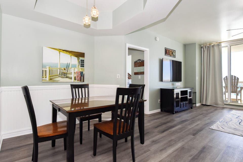 Silver Beach Towers East 805 - Dining Area Seats Four