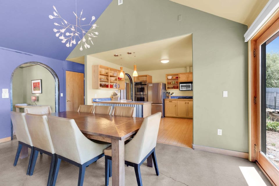 Dining and Kitchen
•Open Concept