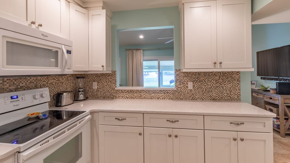 Kitchen w/Quartz Counters