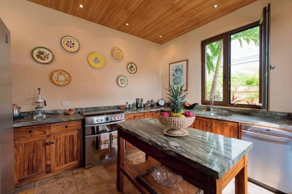 Fully equipped modern kitchen, ideal for family meals or hosting a private chef service during your Tamarindo vacation — the perfect blend of comfort and convenience.