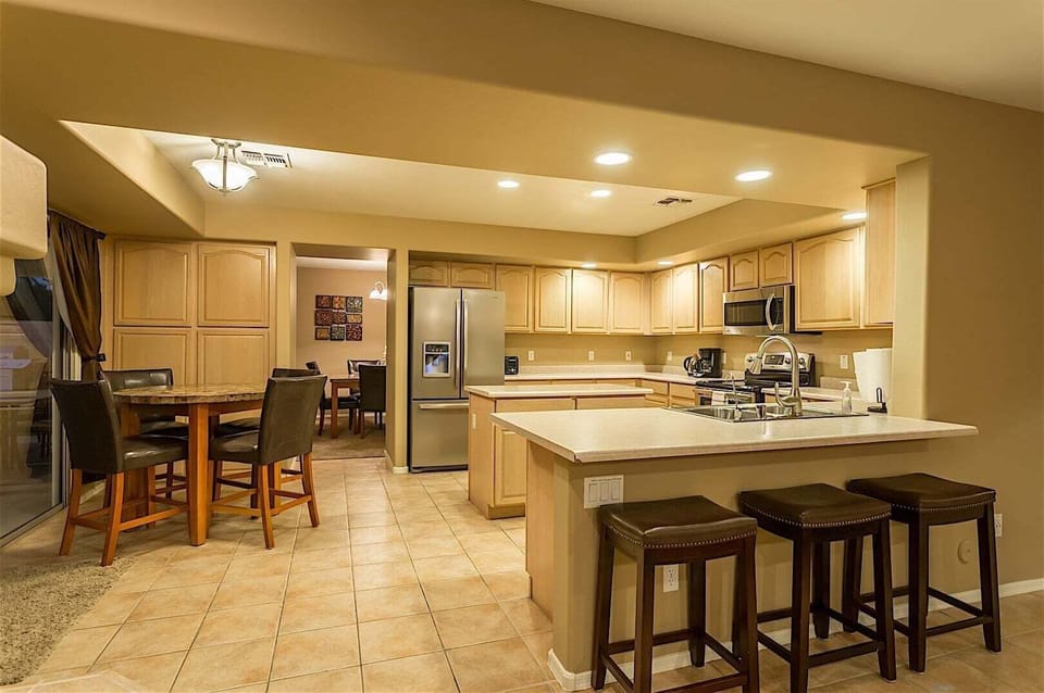 Eat-in Kitchen