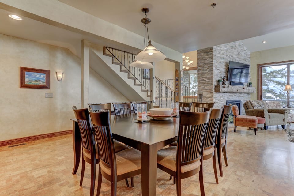Dining Area with Seating for 10
