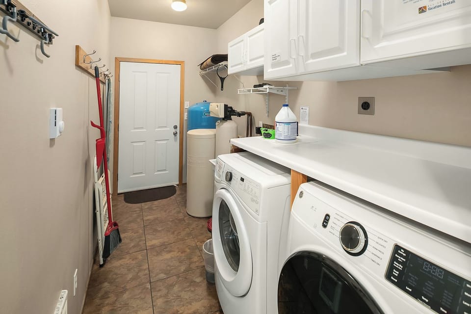 River Rocks Lodge. - Main Floor Laundry / Mud Room