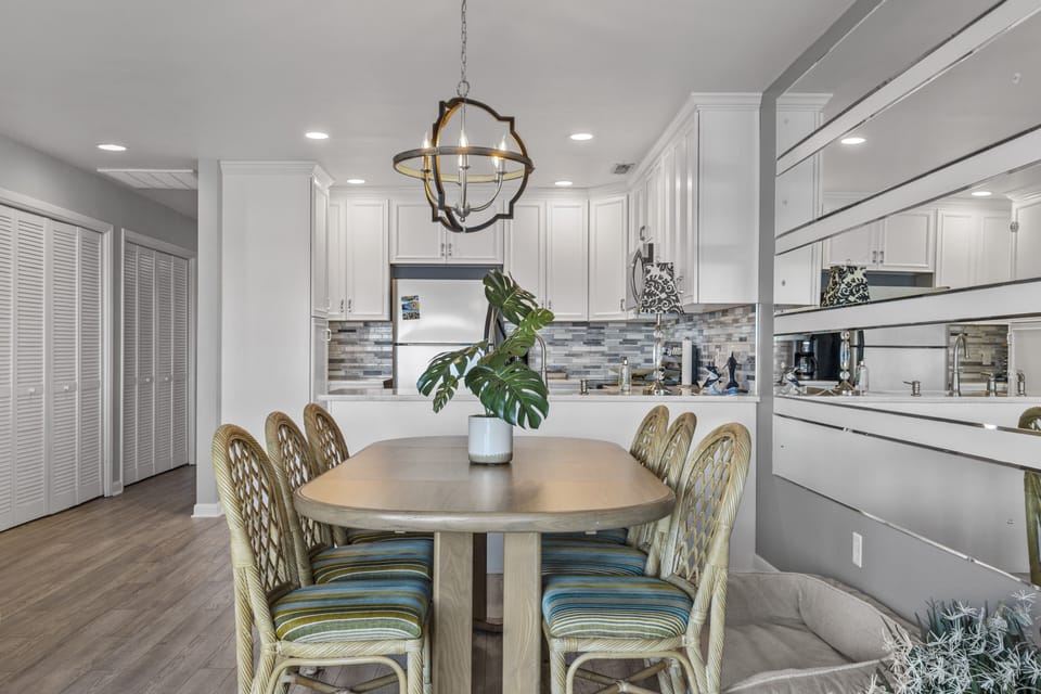 Dining towards Kitchen