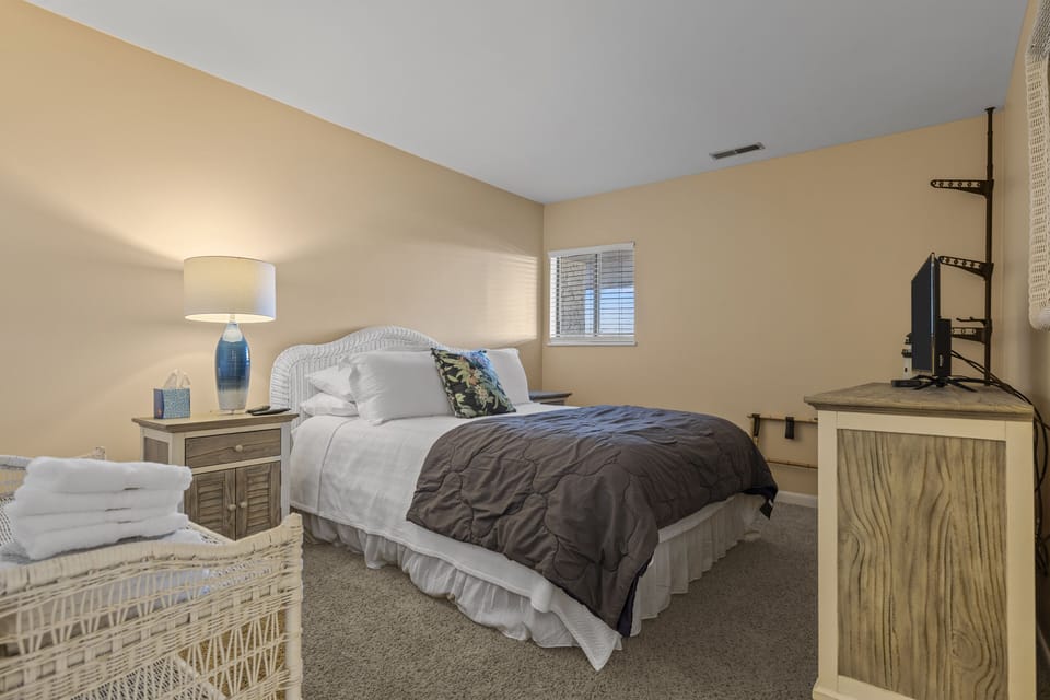 Guest Bdrm with Queen