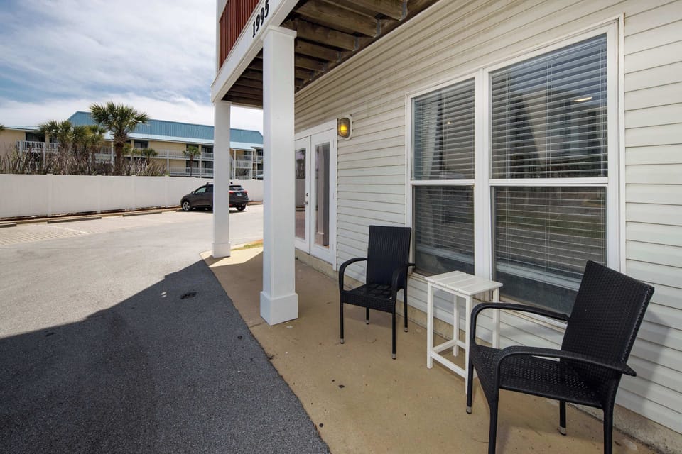 Outdoor porch off of dining area