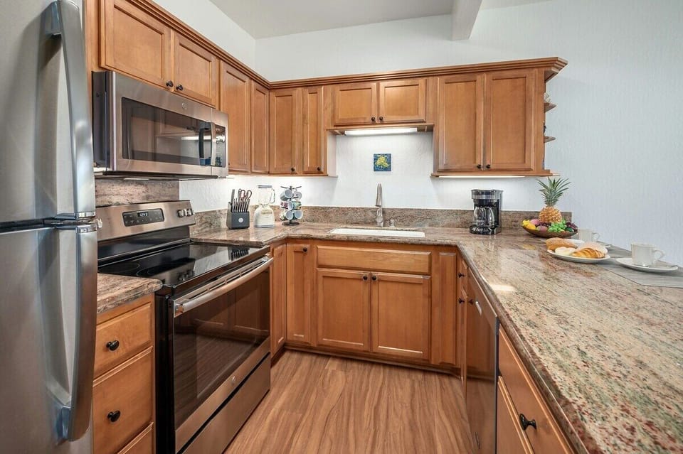 Kahala 713 Renovated Fully Equipped Kitchen
