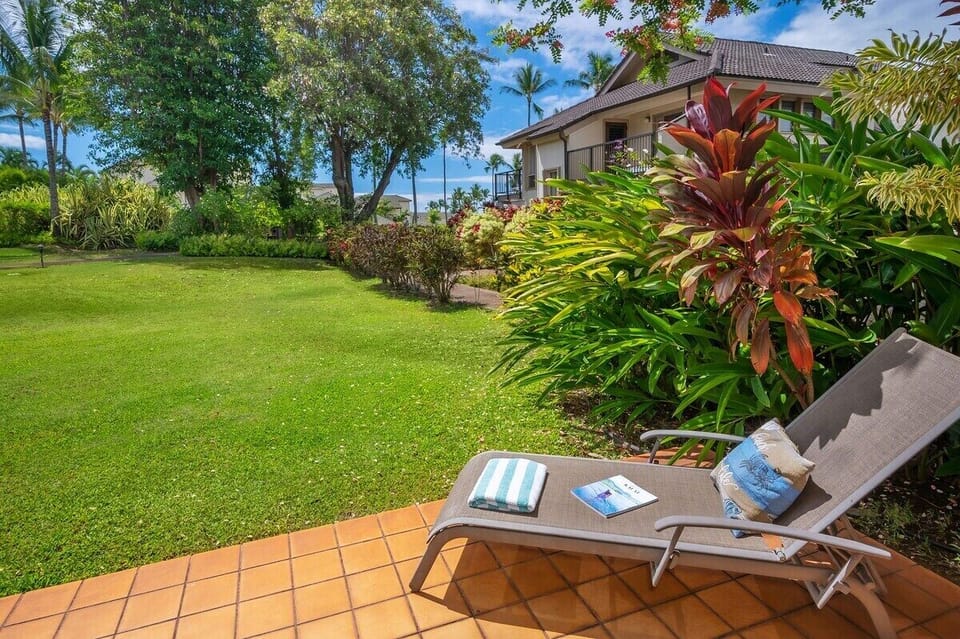 Kahala 713 Lounge Overlooking Lush Gardens