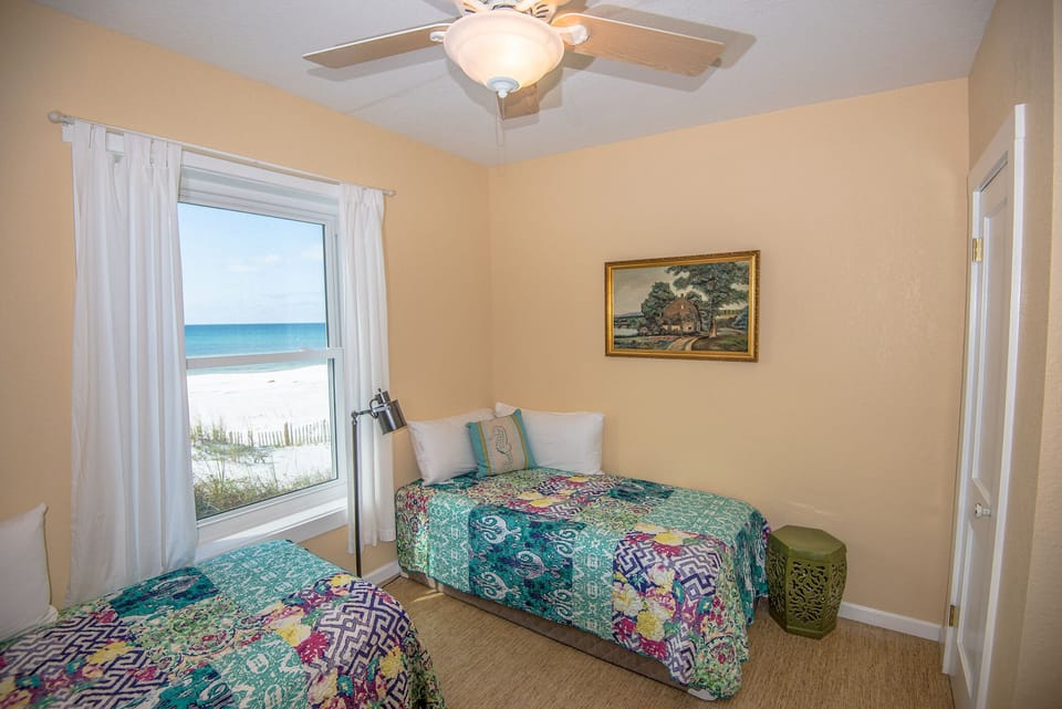 Twin bedroom