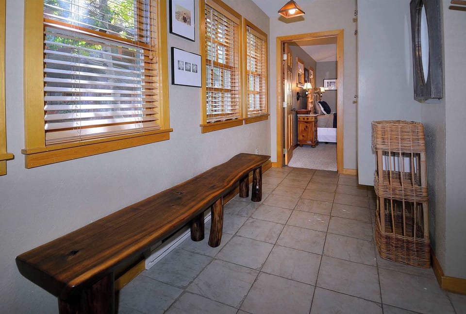 Entry/mudroom