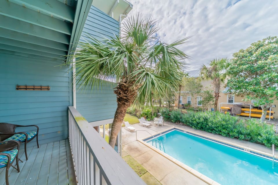 Inlet Sands 204 | Outdoor Sitting Area