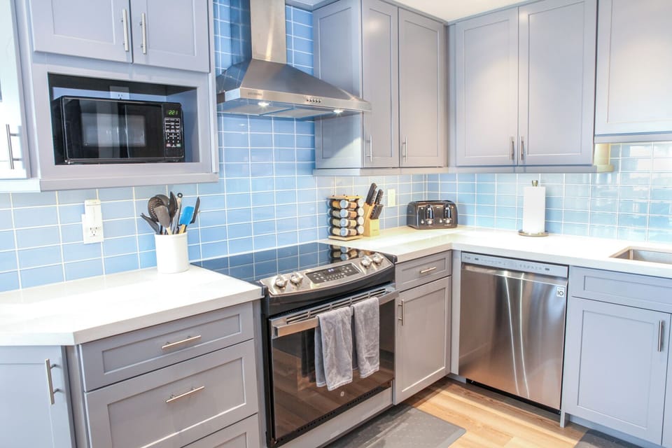 Kihei Sands B11 Kitchen - Totally remodeled kitchen with granite counters and stainless steel appliances.  Fully stocked for all your food preparation needs.
