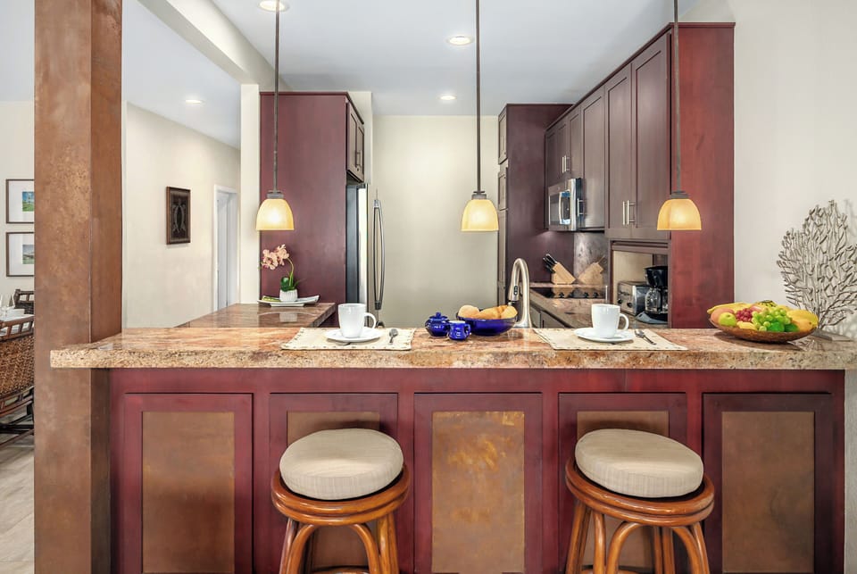 Dining Area - Manualoha 804