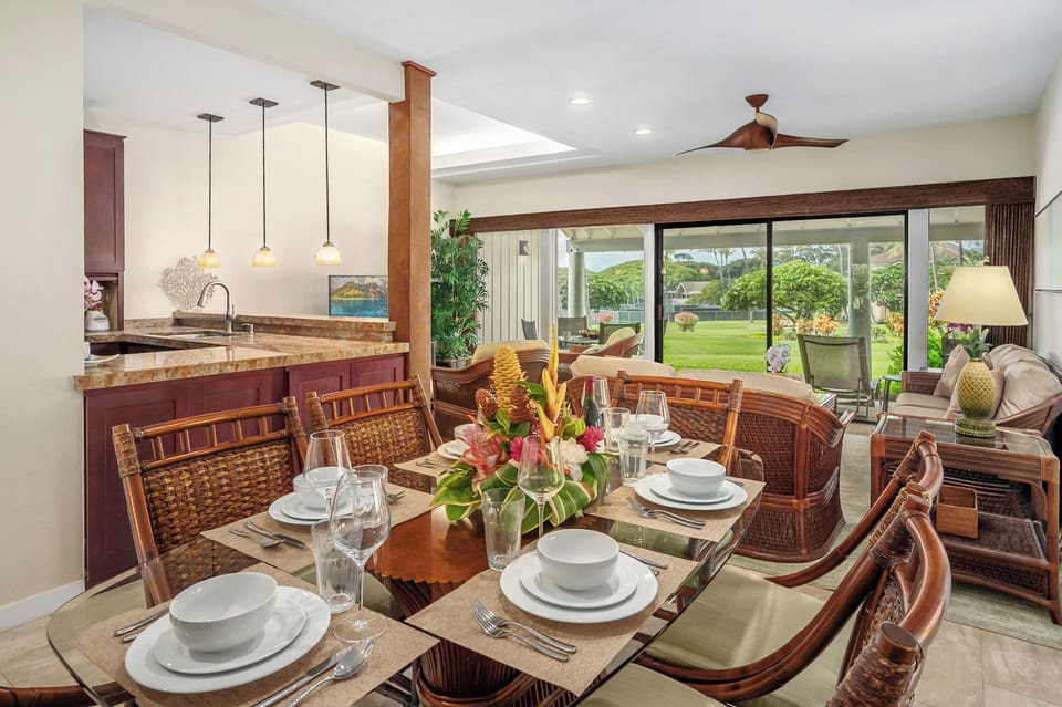 Dining Area - Manualoha 804