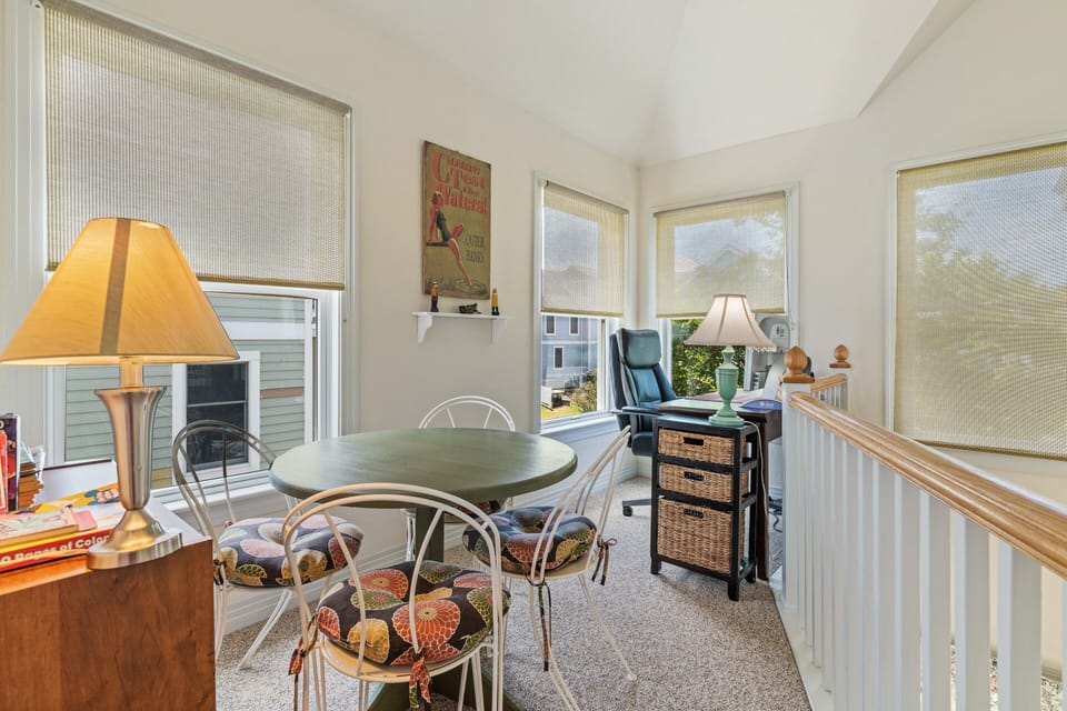 Sitting Area - Top Level