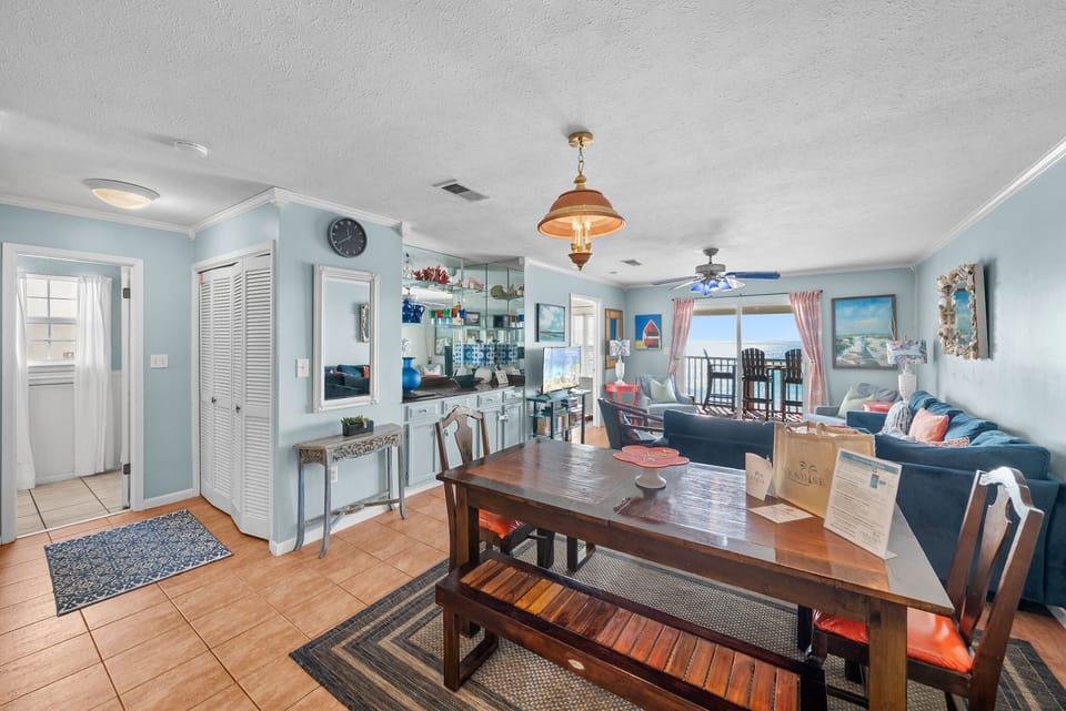 Highview ~ Living and Dining area