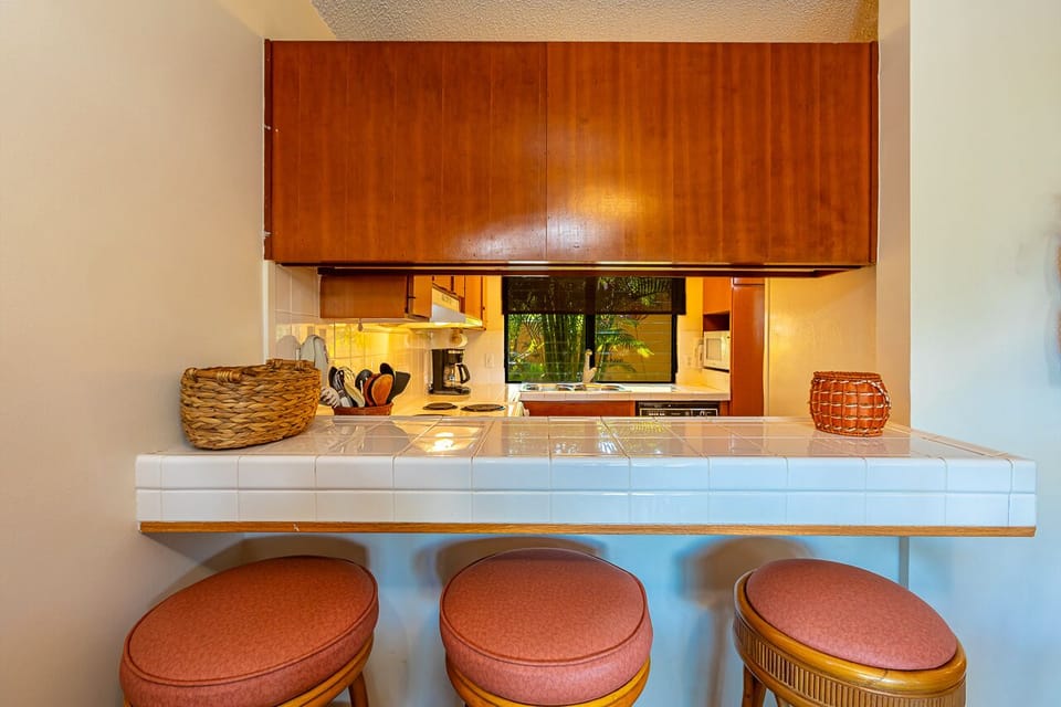Seating for 3 at the breakfast bar!